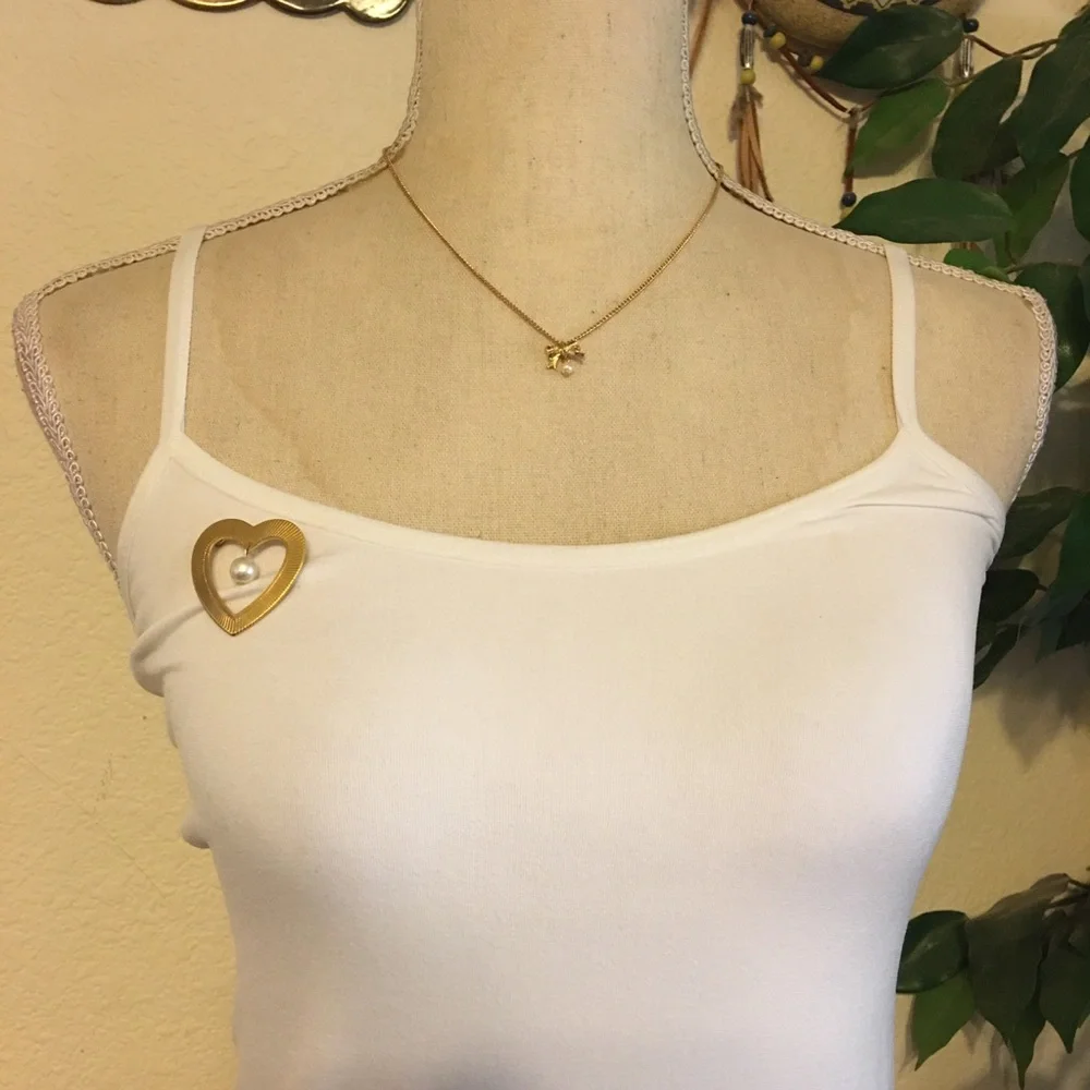 Vintage gold tone heart dangle pearl accent brooch